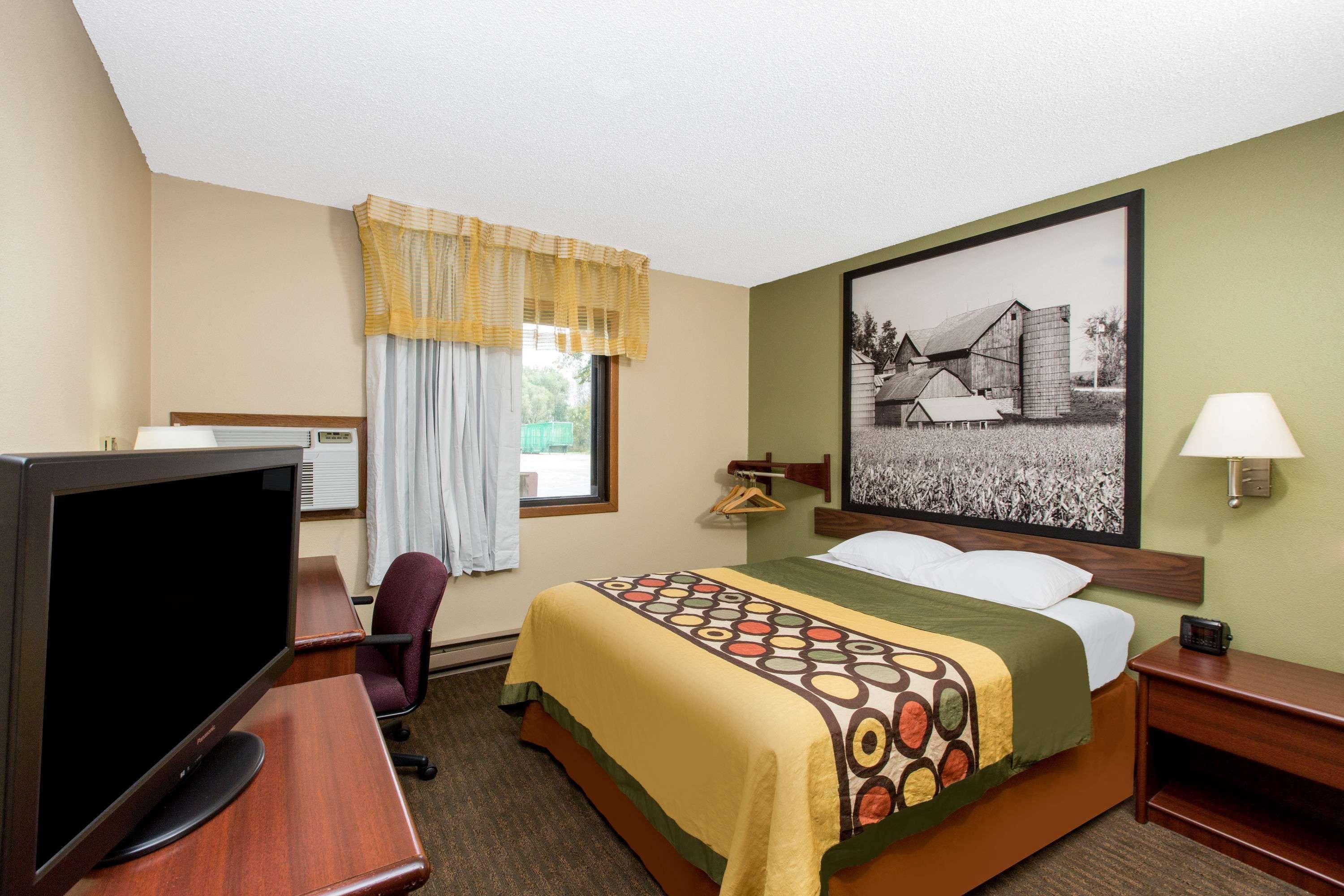 Hotel Super 8 By Wyndham Fairmont Exterior foto