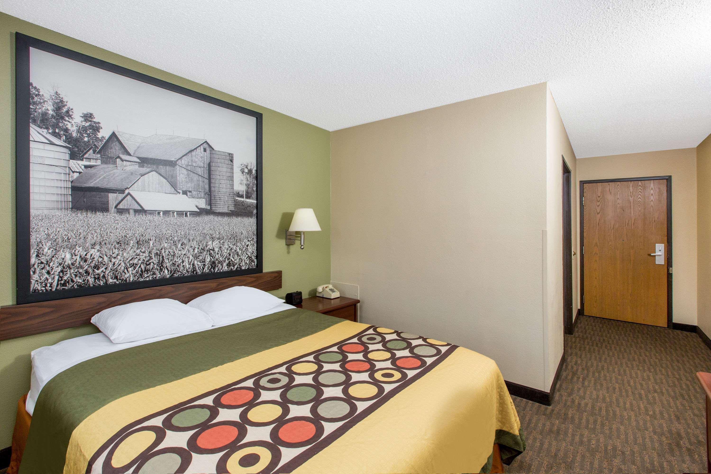 Hotel Super 8 By Wyndham Fairmont Exterior foto